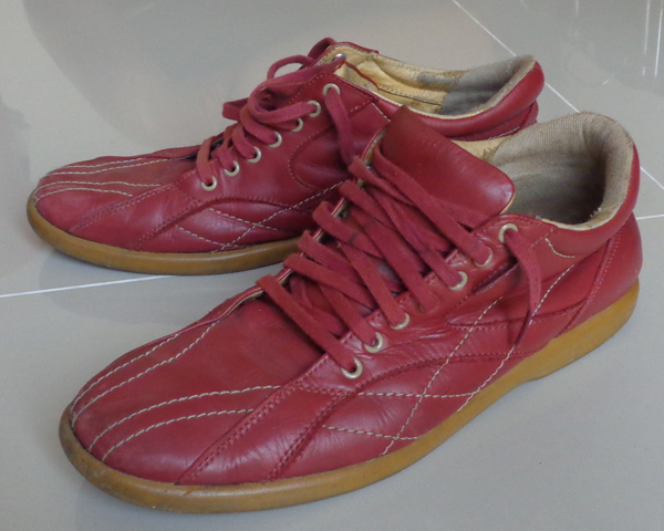 รองเท้า ELLE ของแท้ เบอร์ ประมาณ 44 ครับ แบบสวยเทพเลย