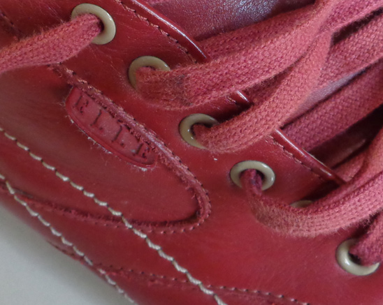 รองเท้า ELLE ของแท้ เบอร์ ประมาณ 44 ครับ แบบสวยเทพเลย