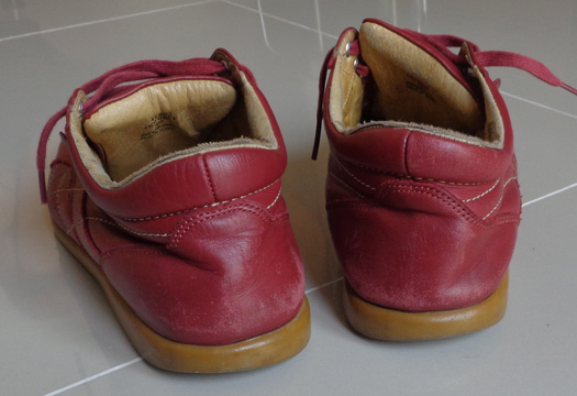 รองเท้า ELLE ของแท้ เบอร์ ประมาณ 44 ครับ แบบสวยเทพเลย