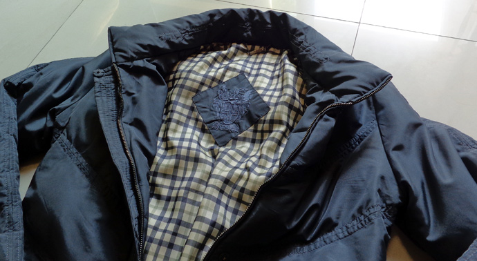 เสื้อแจ็กเก็ดแบรนด์ดัง DAKS สวยๆ ใส่กันหนาว หรือเอาไปเมืองนอกก็แจ่มครับ ลดไปเลยเจ็ดพัน 