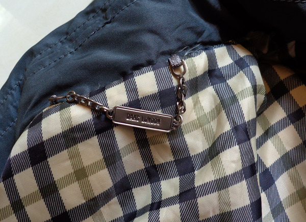 เสื้อแจ็กเก็ดแบรนด์ดัง DAKS สวยๆ ใส่กันหนาว หรือเอาไปเมืองนอกก็แจ่มครับ ลดไปเลยเจ็ดพัน 