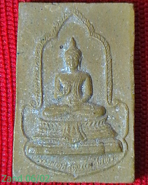 สมเด็จพระพุทธรัตนโกสินทร์ปิ่นเกล้า  ปี ๒๕๒๕ เนื้อผงน้ำมัน สวย หายากครับ