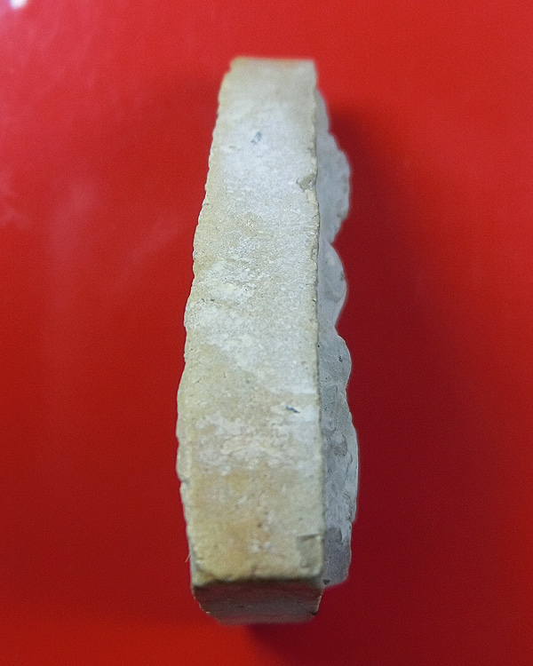 พระประธาน พิมพ์กลีบบัวใหญ่ ลป.โต๊ะ ปี 2521 เนื้อผงเกสร กล่องเดิม