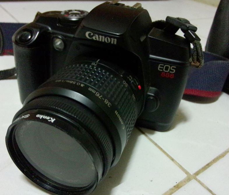 ((วัดใจ)) กล้องฟิมส์Canon eos 888พร้อมสายคล้องคอเดิมกับกระเป๋าหนังเดิมๆ