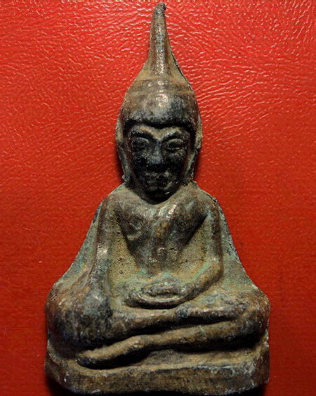 *พระท่ากระดาน วัดถ้ำเสือ จ.กาญจนบุรี สร้างจากตะกั่วสนิมแดงกรุศรีสวัสดิ์สวยมากค่ะ*
