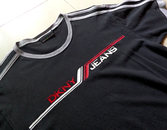 เสื้อ DKNY ของแท้ ขนาดเบอร์ L ครับ