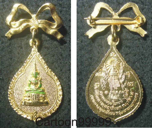 เหรียญพระแก้ว วัดเลา กรุงเทพฯ ปี ๑๙ ครับ เหรียญกระไหล่ทอง มีโบว์ สวยครับผม
