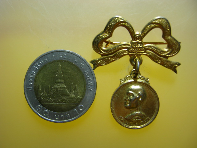 เหรียญเข็มกลัดโบว์ เจ้าคุณนรฯแจกกรรมการ ปี2513 กะไหล่ทอง