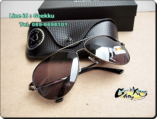 แว่นกันแดด พร้อมกล่องตามรูปค่ะ เลนส์เป็นเลนส์ Polarized แว่นอย่างเท่ห์ น้ำหนักเบาค่ะ