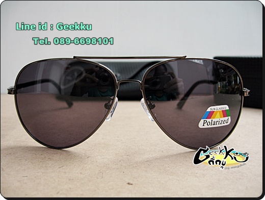 แว่นกันแดด พร้อมกล่องตามรูปค่ะ เลนส์เป็นเลนส์ Polarized แว่นอย่างเท่ห์ น้ำหนักเบาค่ะ