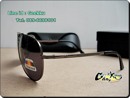 แว่นกันแดด พร้อมกล่องตามรูปค่ะ เลนส์เป็นเลนส์ Polarized แว่นอย่างเท่ห์ น้ำหนักเบาค่ะ