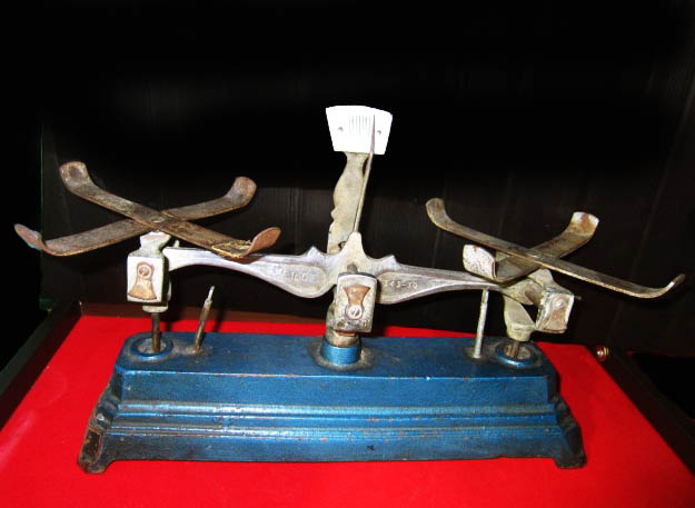 ตาชั่งโบราณ...  