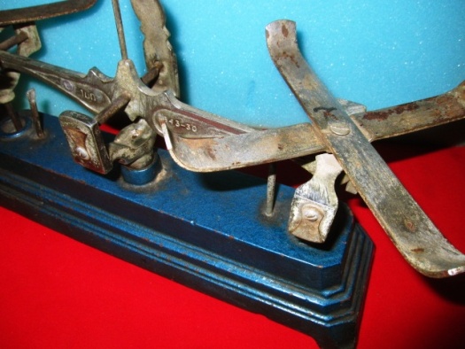 ตาชั่งโบราณ...  