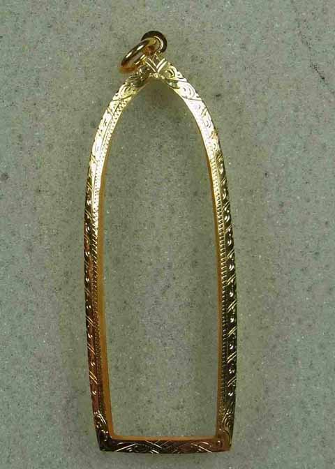 กรอบทองใส่พระร่วงรางปืน หลวงปู่แหวน และเกจิอื่นๆ ขนาดใกล้เคียง หนัก 2.5 ราคา 3300 มือหนึ่ง