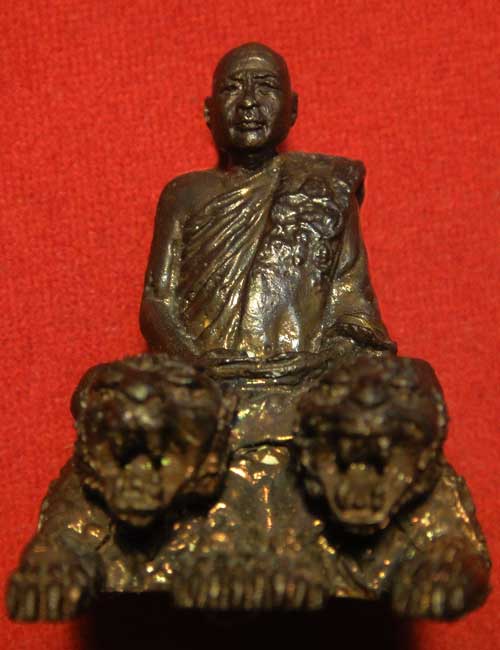 รูปหล่อนั่งพยัฆคู่ หลวงพ่อตัดเนื้อเมฆพัต ปี51!!!