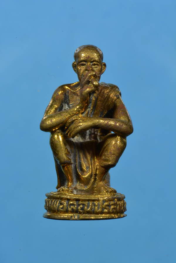 รูปหล่อหลวงพ่อคูณนั่ง เสาร์ห้า เนื้อทองผสม วัดบ้านไร่ นครราชสีมา กล่องเดิมจากวัด