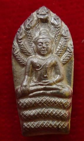 ปรกใบมะขามรุ่นแรกหลวงปู่ผาดวัดบ้านกรวด เนื้อเงินหายาก เคาะเดียว 
