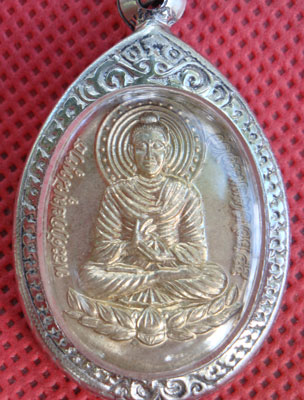เหรียญบรมครูพระเทพโลกอุดร หลวงปู่กอง เนื้ออัลปาก้า 