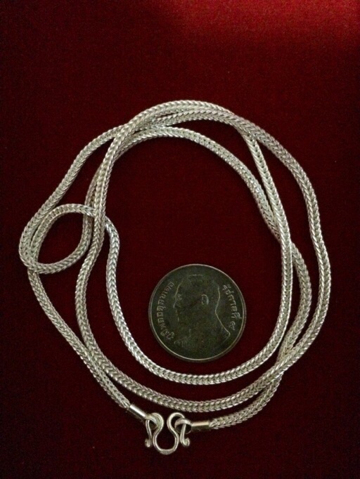  สร้อยเงิน ลายสี่เสาเหลี่ยม (สวมหัวได้) ทำจาก เงินแท้92.5% ยาว 24 นิ้ว หนักประมาณ 9 กรัม