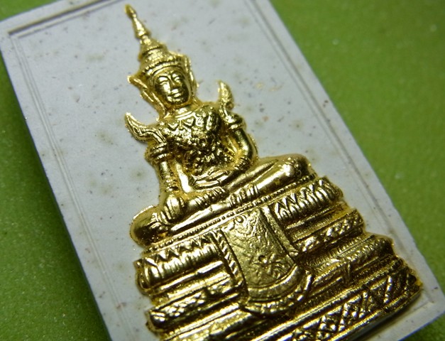 พระแก้วมรกต เนื้อผงสี่เหลี่ยม ปัดทอง วัดนางนอง