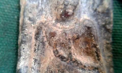 พระร่วงรางปืน เก่ามากไขขึ้นทั่วองค์ บุกมาจากรังตำรวจครับ