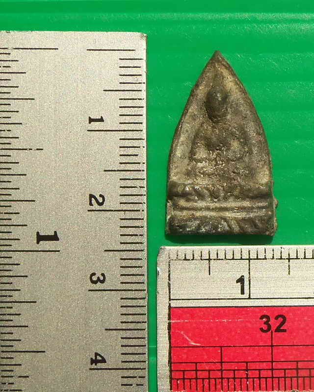 พระเชตุพน แขนหักศอก ฐานบัวฟันปลา เนื้อชินเงิน กรุวัดหินตั้ง สุโขทัย