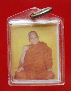 รูปหลวงปู่แหวน วัดดอยแม่ปั๋ง เชียงใหม่ ปี2521 หลังติดจีวรที่ หลวงปู่เคยใช้ หายากครับ