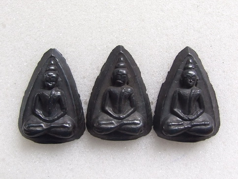 พระกลีบบัว วัดคันลัด สมุทรปราการ เนื้อเมฆพัด สภาพสวย จำนวน 3 องค์