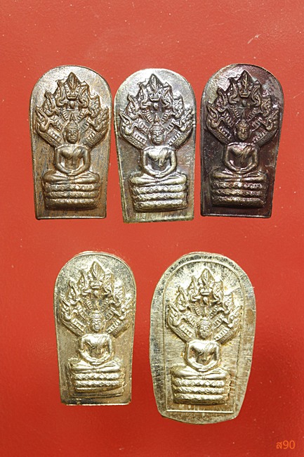ปรกใบมะขามรุ่นแรก หลวงพ่อสม วัดโพธิ์ทอง จ.อ่างทอง ปี 2553 (1 ชุด 5 องค์)
