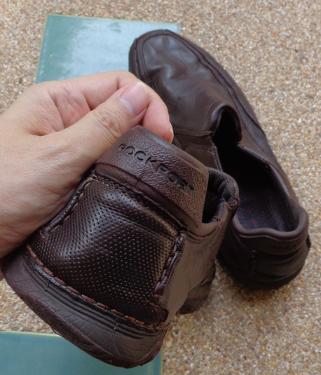 รองเท้า rockport ของแท้ แบรนด์ดัง สีน้ำตาล เบอร์ 42 ครับ ,ขอบด้านหลัง ประทับตราโลโก้ สวยเด่น