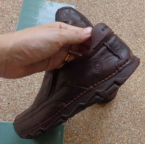 รองเท้า rockport ของแท้ แบรนด์ดัง สีน้ำตาล เบอร์ 42 ครับ ,ขอบด้านหลัง ประทับตราโลโก้ สวยเด่น