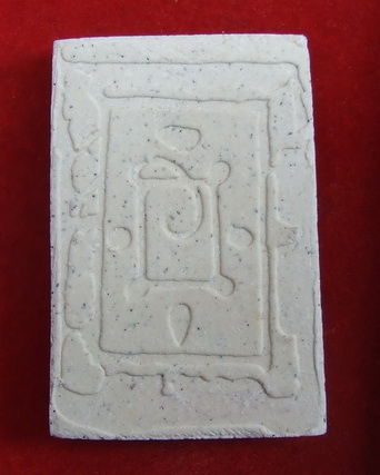 พระสมเด็จ ล.พ.แดง วัดเขาบันไดอิฐ เพชรบุรี ปี 2537 เนื้อขาว สภาพสวย กล่องเดิม จำนวน 2 องค์