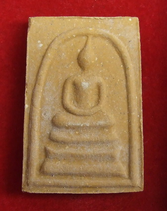 พระสมเด็จ ล.พ.แดง วัดเขาบันไดอิฐ เพชรบุรี ปี 2537 เนื้อเหลือง สภาพสวย กล่องเดิม จำนวน 2 องค์