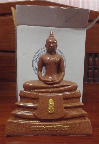 พระบูชา "หลวงพ่อโสธร เนื้อกระเบื้องหลังคาโบสถ์" หน้าตักพระ ๕ นิ้ว ฐานกว้าง ๗ นิ้ว สูง ๙ นิ้ว 