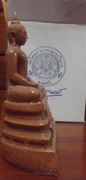 พระบูชา "หลวงพ่อโสธร เนื้อกระเบื้องหลังคาโบสถ์" หน้าตักพระ ๕ นิ้ว ฐานกว้าง ๗ นิ้ว สูง ๙ นิ้ว 