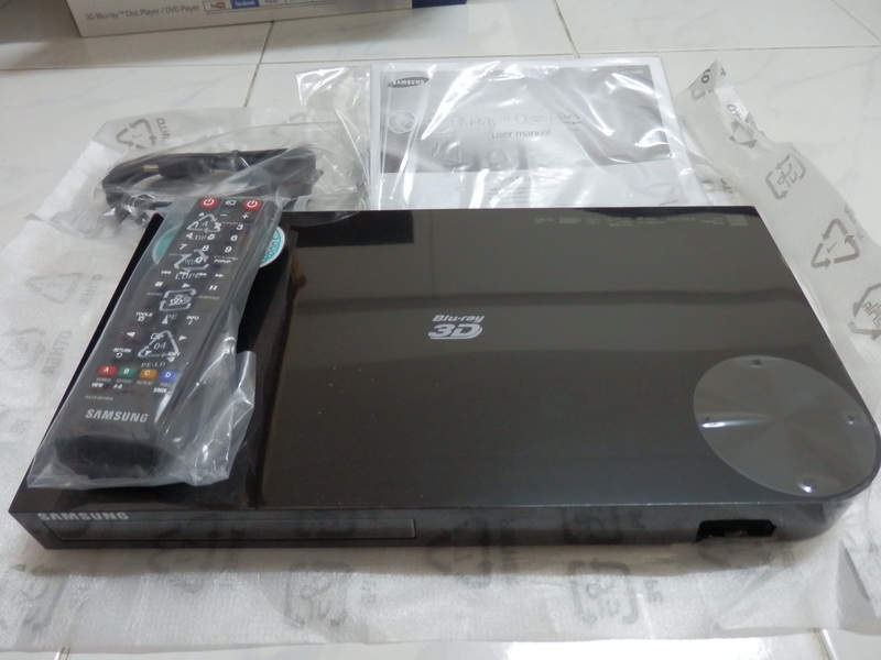 ขาย DVD บูลเรย์ 3D ยี่ห้อ Samsung รุ่นBD F5500 ของใหม่ ไม่ใช่งาน ยกกล่อง เพิ่งซื้อ 14 ก.พ. 58 ฉลองวา