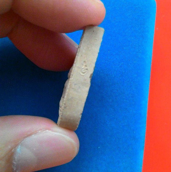 พระพุทธชินราช ( เนื้อผง ) พิมพ์หยดน้ำเล็ก รุ่น " ปิดทอง ๔๗ " พร้อมกล่องกำมะหยี่เดิมๆจากวัด