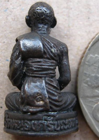 รูปเหมือนลอยองค์ ฉลองครบ5รอบ หลวงพ่อสาคร วัดหนองกรับ จ ระยอง รุ่นชินบัญชร ปี2540 เนื้อทองเหลืองรมดำ 