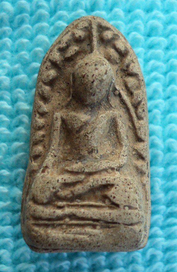 พระรอดหลังยันต์ ไม่ทราบที่ (เคาะเดียวแดง)