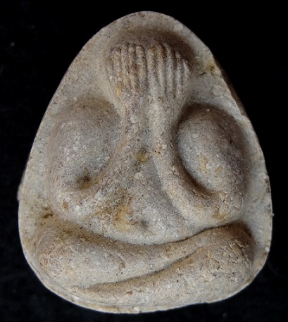 พระปิดตามหาเสน่ห์ หลังยันต์พุทโธ เนื้อเกสรเนื้อจัด