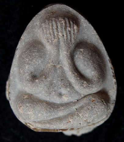 พระปิดตามหาเสน่ห์ หลังยันต์พุทโธ เนื้อเกสรเนื้อเข้มๆ