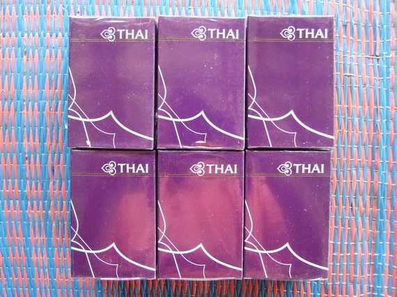 ไพ่กระดาษ การบินไทย กล่องเดิม ยังไม่ได้แกะซีล 1 กล่อง มี 12 สำรับ ราคาถูกๆ(1)