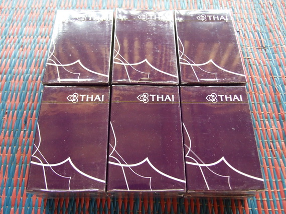 ไพ่กระดาษ การบินไทย กล่องเดิม ยังไม่ได้แกะซีล 1 กล่อง มี 12 สำรับ ราคาถูกๆ(2)