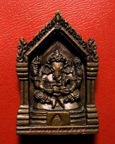 *เหรียญหล่อพระพิฆเณศร์หลังพ่อแก่ หลวงพ่อพูล วัดไผ่ล้อม พิธีไหว้ครูปี 2544 สวยมากค่ะ*