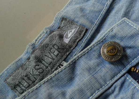 กางเกงยีนส์ QUIKSILVER ของแท้ แบรนด์ดัง มาแล้วครับ ตัวนี้เอว 30 ครับ