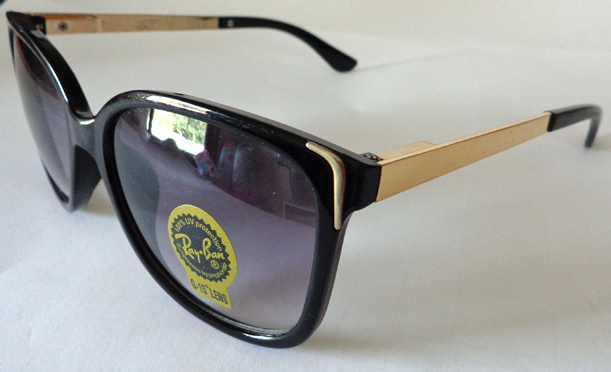 แว่นกันแดด RAYBAN บอดี้ดำ ขาสี ถูกสุดๆ