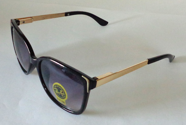 แว่นกันแดด RAYBAN บอดี้ดำ ขาสี ถูกสุดๆ