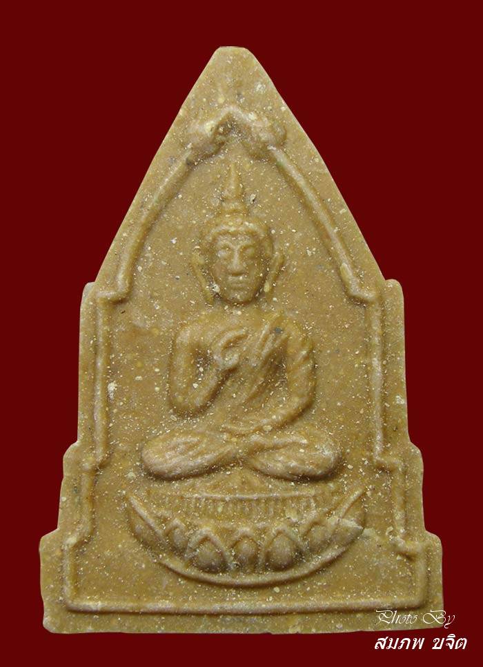 พระประทานพร เนื้อผง หลวงพ่อแดง วัดเขาบันไดอิฐ ออกวัดเทพธิดาราม . ปี 2515