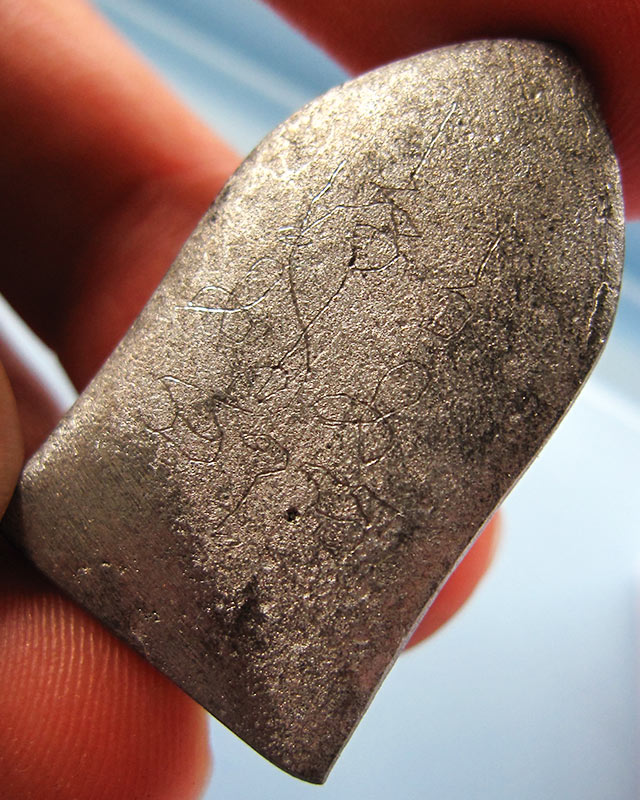 เหรียญหล่อซุ้มขุนพลเล็ก เนื้อชินปรอท หลวงพ่ออุ้น สุขกาโม วัดตาลกง จ.เพชรบุรี มีจารด้านหลัง ปี 2544