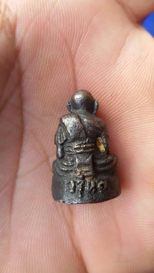 รูปหล่อหลวงปู่ทอง วัดราชโยธา หลัง จ รุ่น1 นิยมแขนทะลุมีกริ่ง